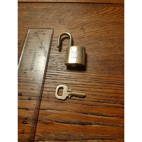*GENUINE* 2 TWO Louis Vuitton Locks *INCLUDES KEY* - Picture 4 of 12